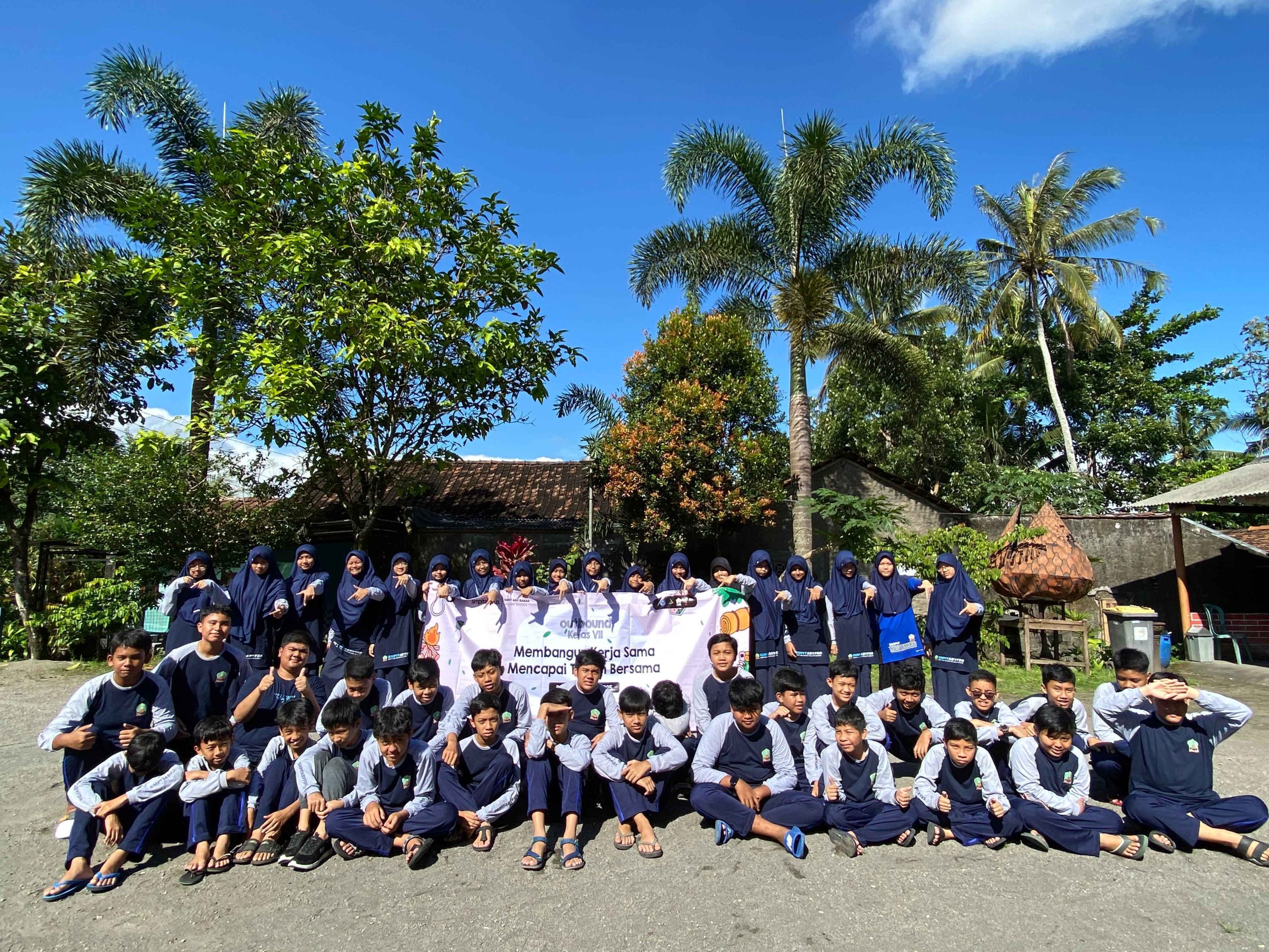 Read more about the article OUTBOUND KELAS VII: “Membangun Kerjasama, Mencapai Tujuan Bersama”