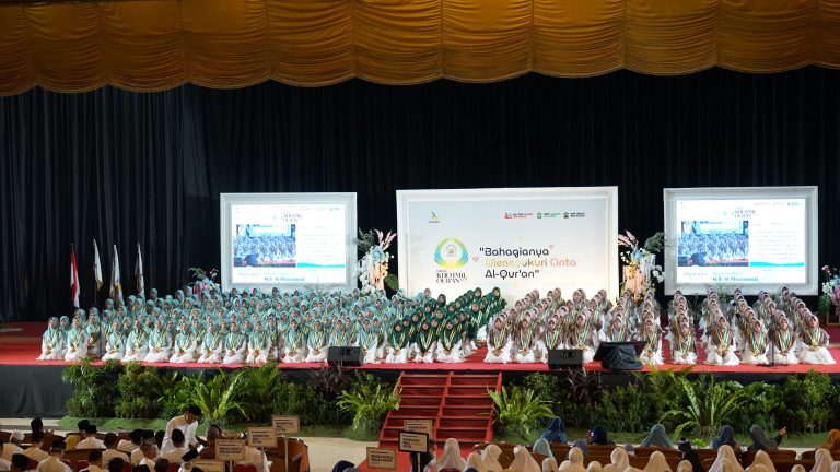 Read more about the article Haflah Khotmil Qur’an Konsorsium Yayasan Mulia: Penuh Haru dan Cinta, Lebih dari 1.000 Penghafal Al-Qur’an Diwisuda