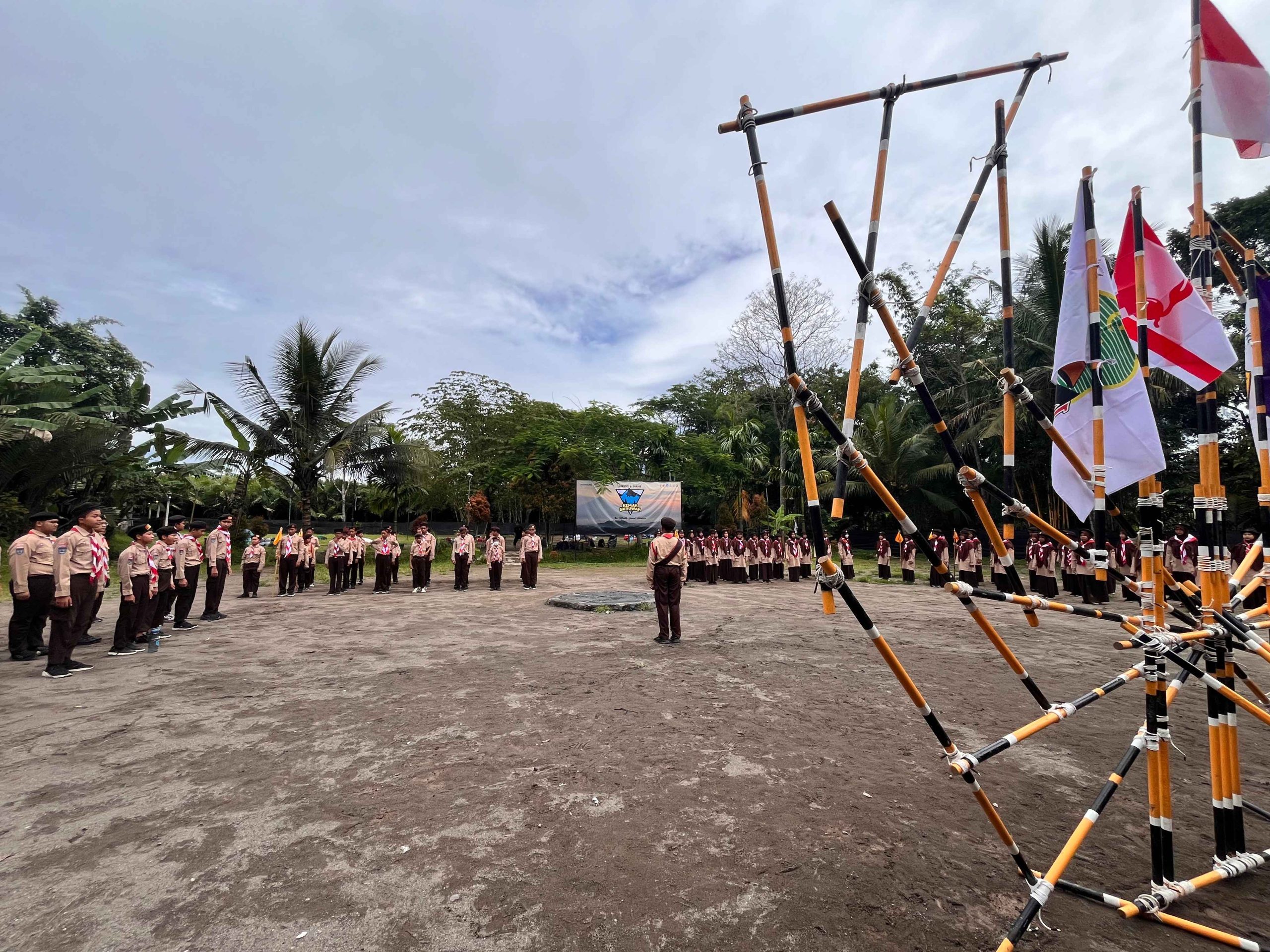 You are currently viewing Kemah Ukhuwah LT. 1: Menguatkan Karakter dan Solidaritas Siswa